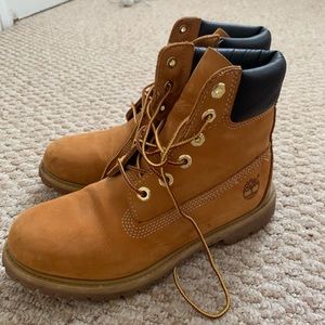 Timberland premium boots, very lightly worn!